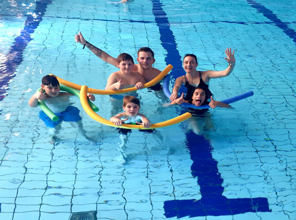 HURRA, das Schwimmen macht Spaß! - Aktuelles | Katholisches Waisenhaus Emmerich